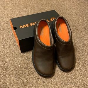 Women’s leather clogs